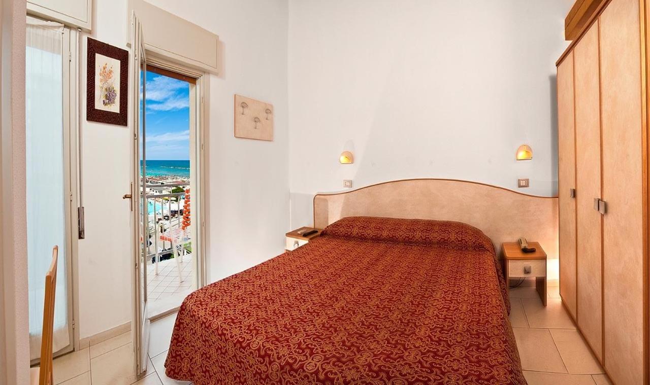 Hotel Saint Tropez Spa & Restaurant Lido Di Savio Værelse billede
